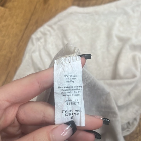 Sunday Stevens Woman’s Lightning Tee Size S - Picture 5 of 5